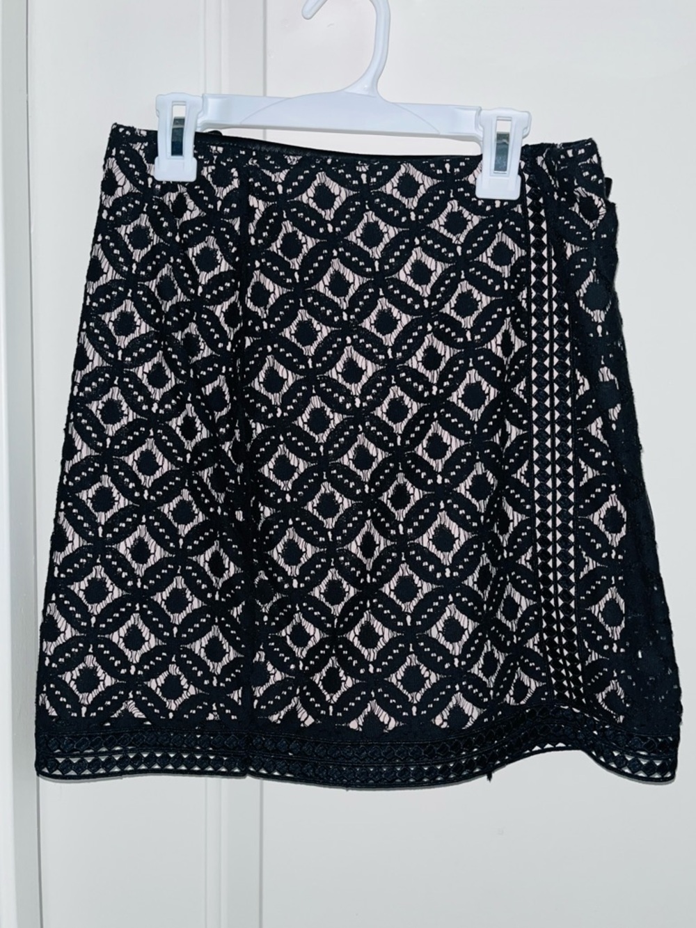 STUNNING Express Black and Cream Lace A-Line Skirt NWOT